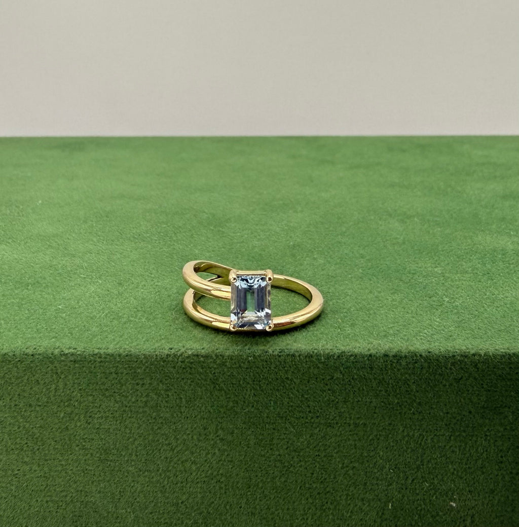 Split Band Ring with Blue Aquamarine - 14k Gold