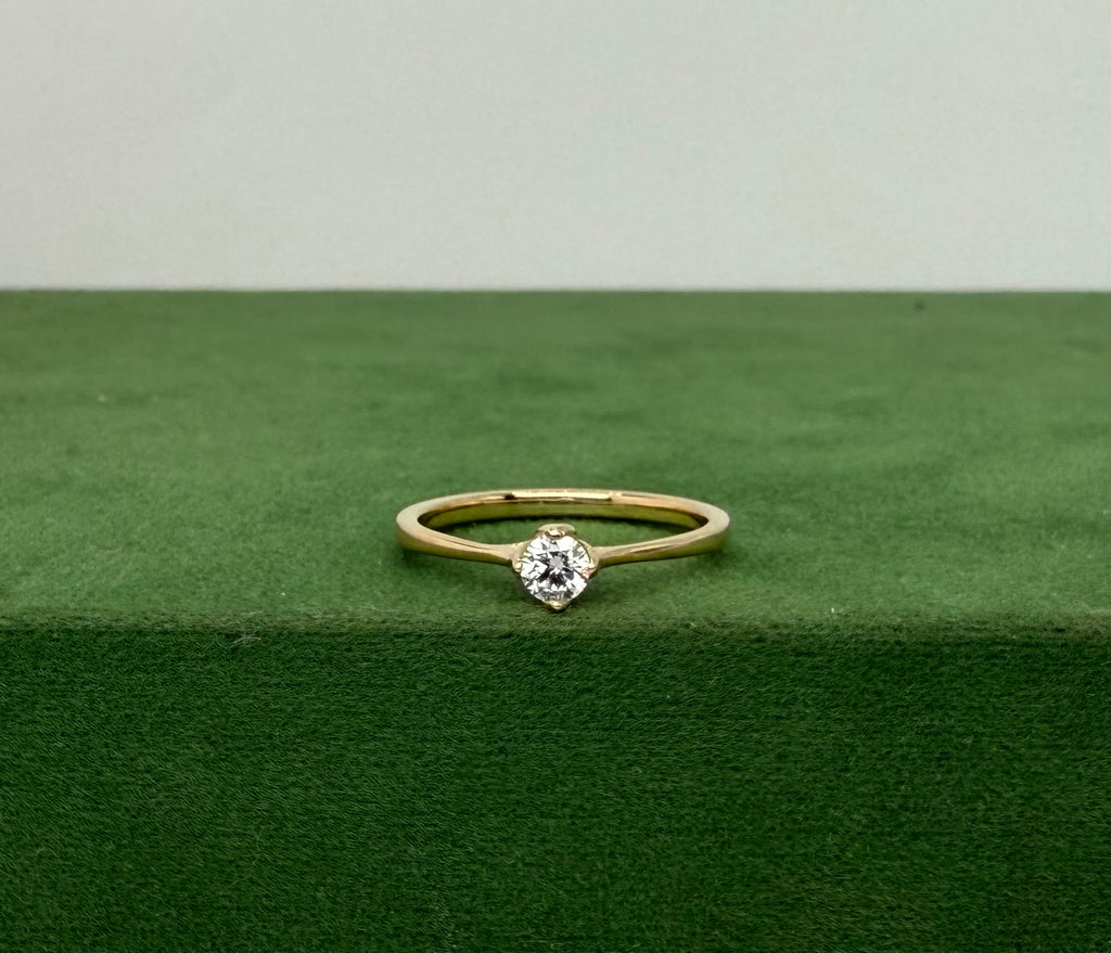 Floral Engagement Ring with Brilliant Solitaire – 14k Gold