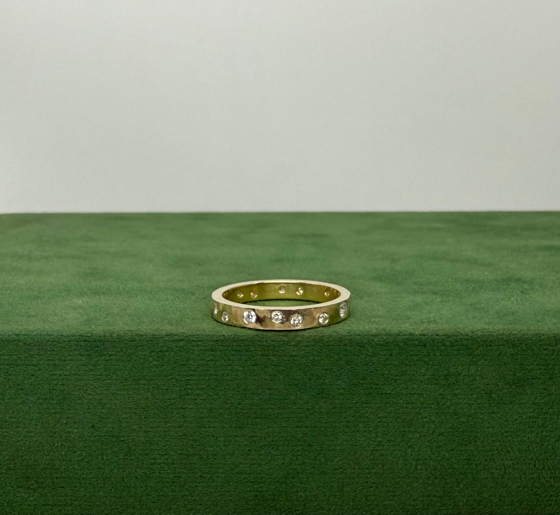 Asymmetric Diamond Band – 14k Gold