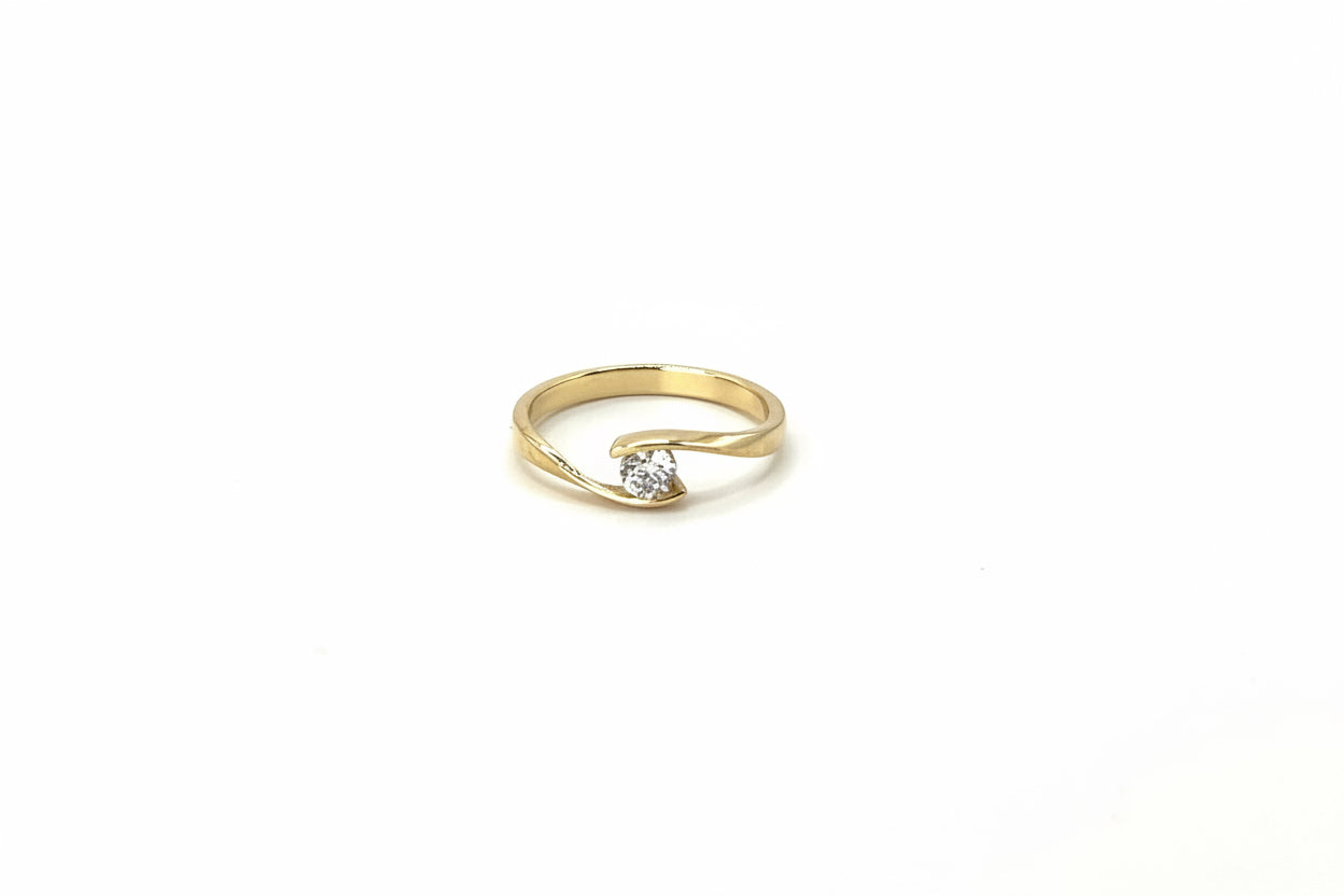 Twist Diamond Ring – 14k Gold