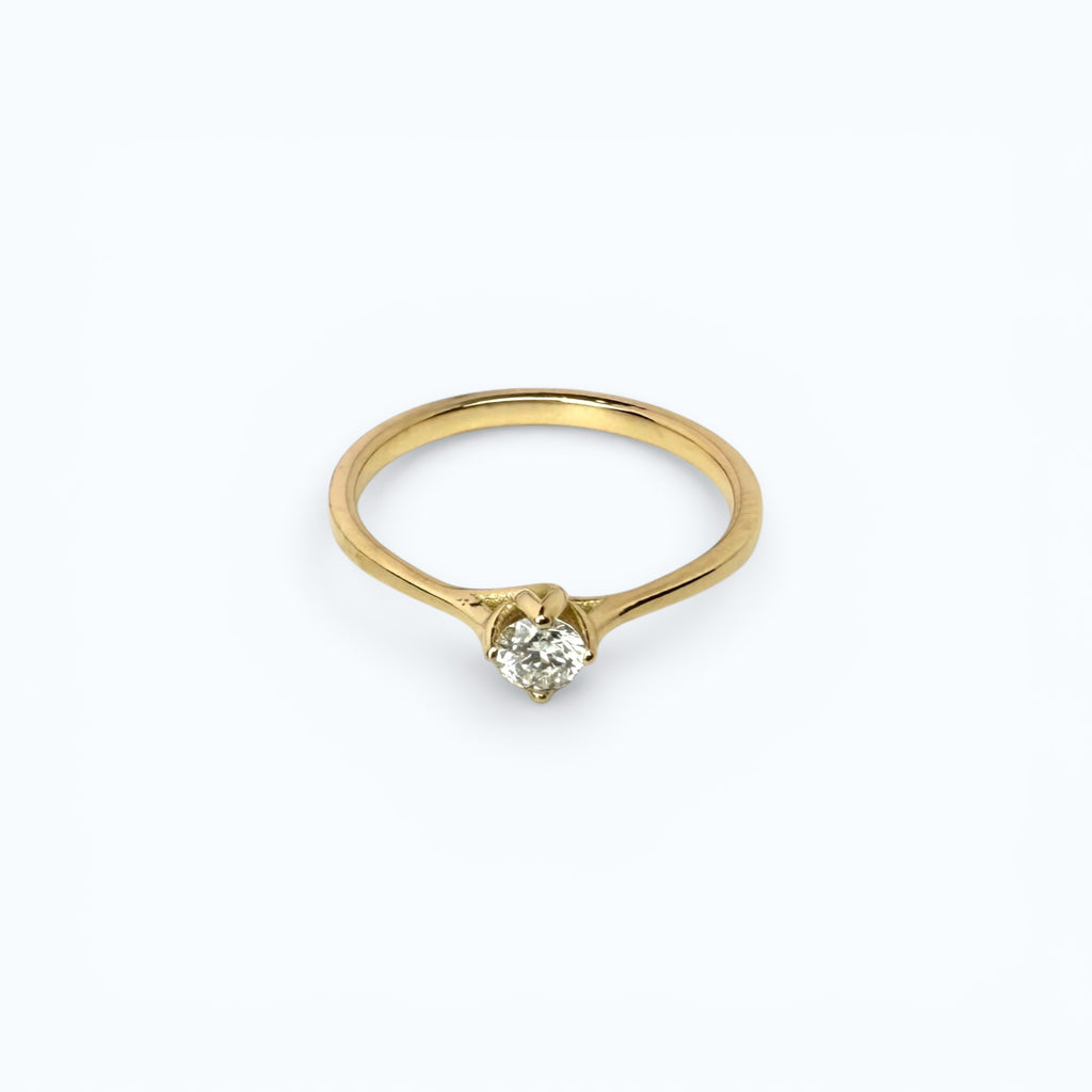 Floral Engagement Ring with Brilliant Solitaire – 14k Gold