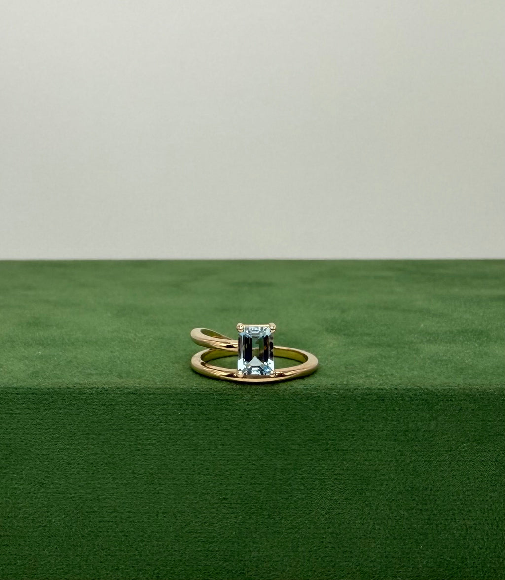 Split Band Ring with Blue Aquamarine - 14k Gold