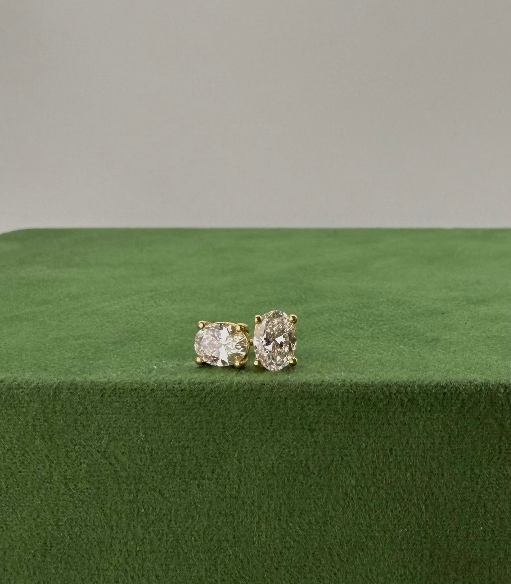 Gold Earrings with Oval Diamonds  – 18k Gold