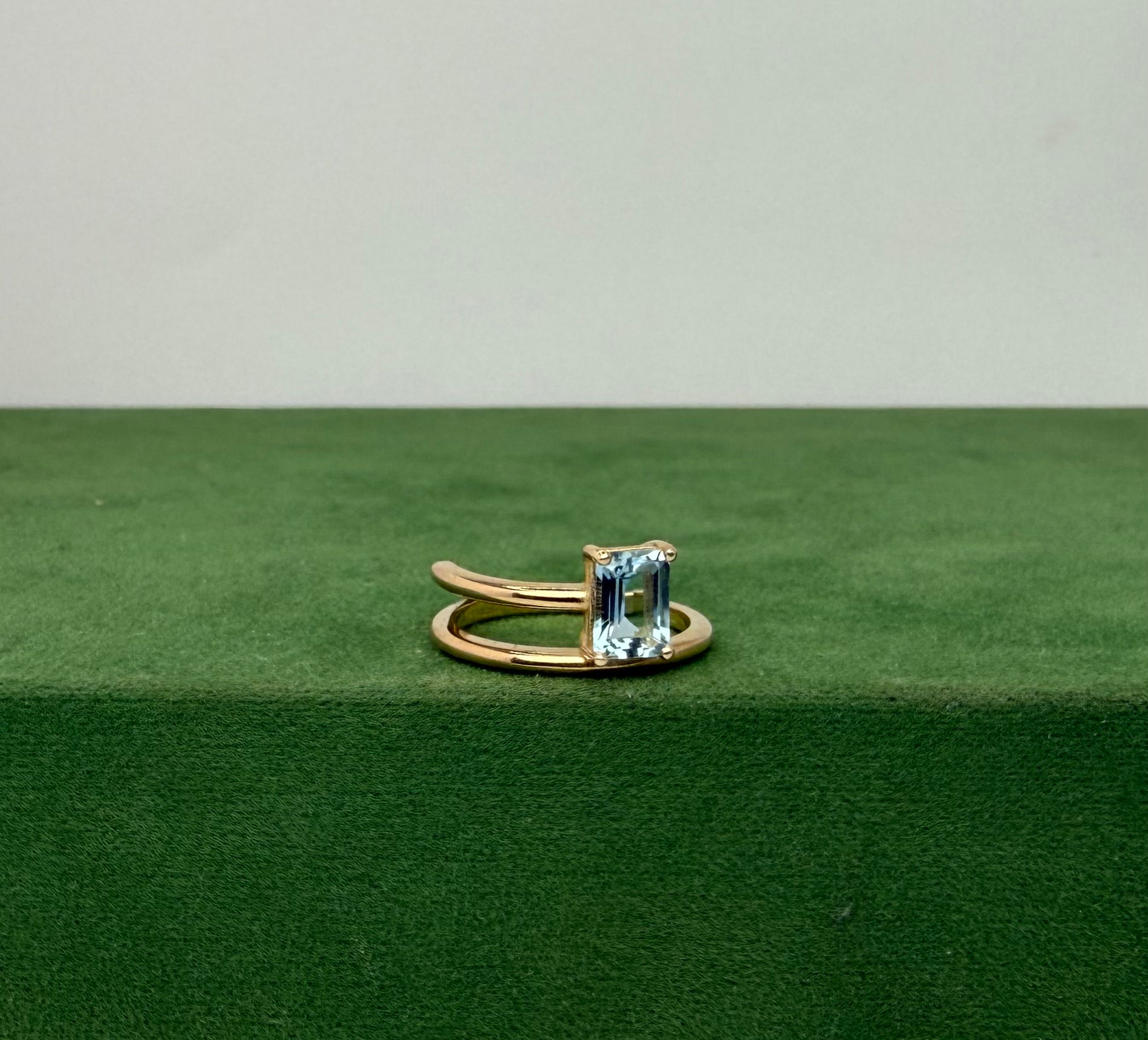Split Band Ring with Blue Aquamarine - 14k Gold