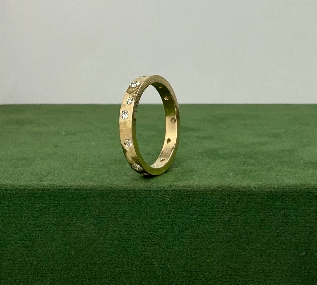 Asymmetric Diamond Band – 14k Gold