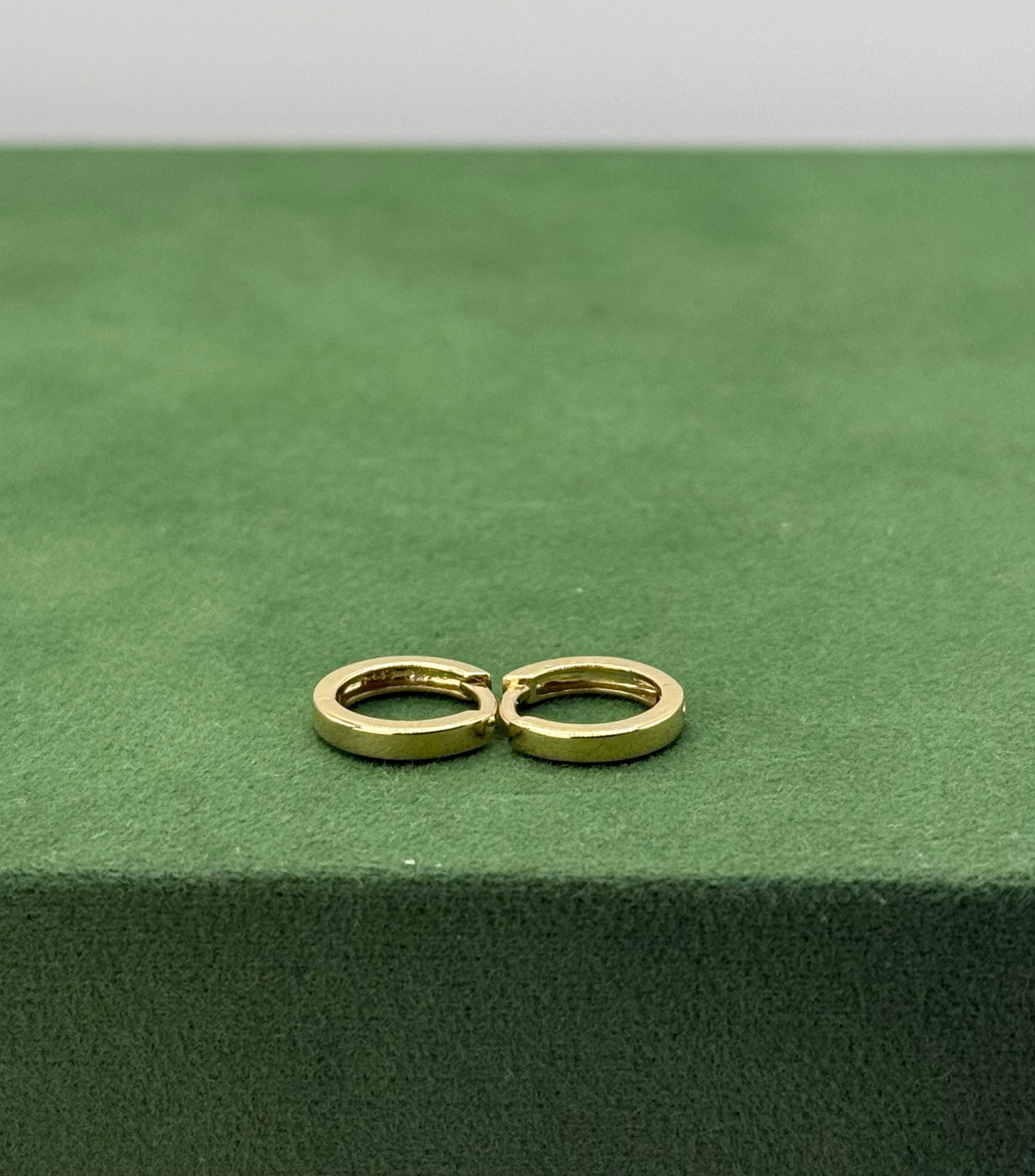 Flat Huggie Earrings 1.8 mm - 14k Gold