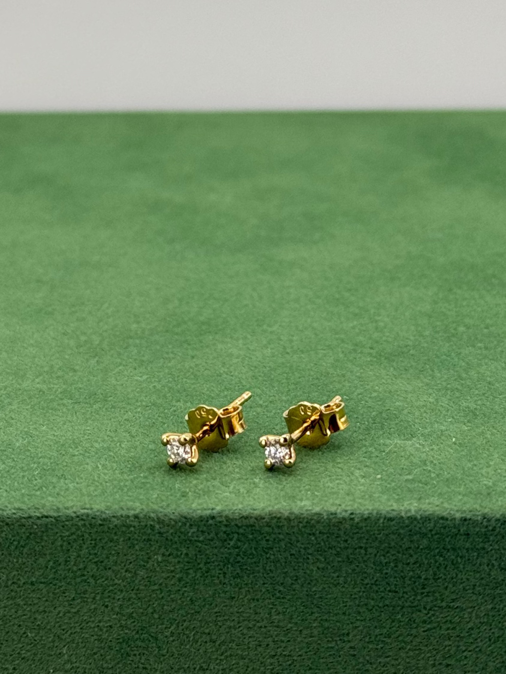 Solace Studs – 18k Yellow Gold Diamond Studs