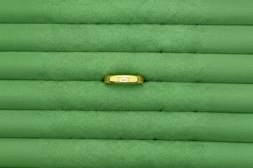 Oval classic Wedding Band - 14k Gold