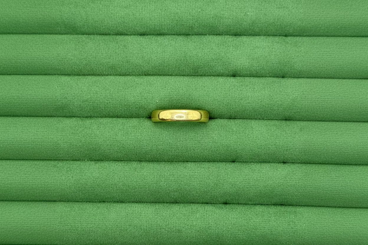 Oval classic Wedding Band - 14k Gold