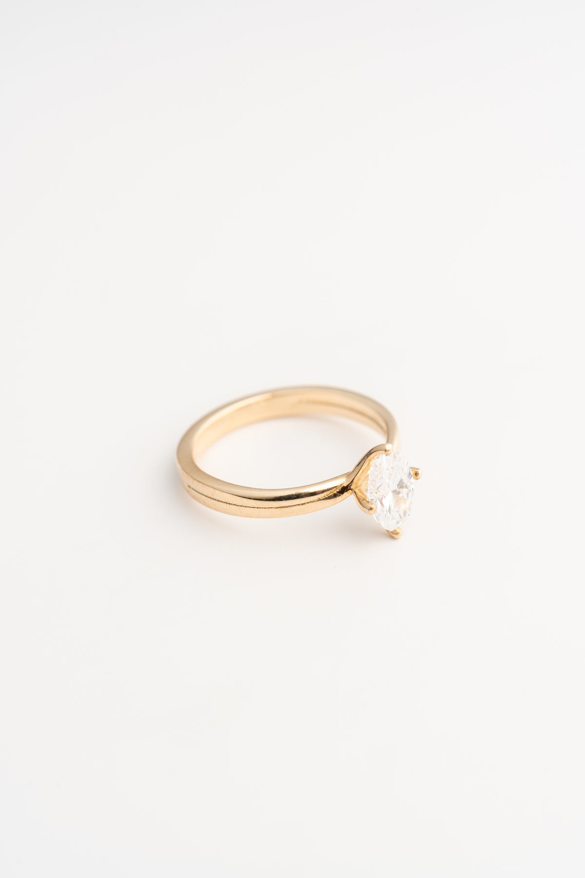 Offset Twist Oval Solitaire Engagement Ring – 14k Gold