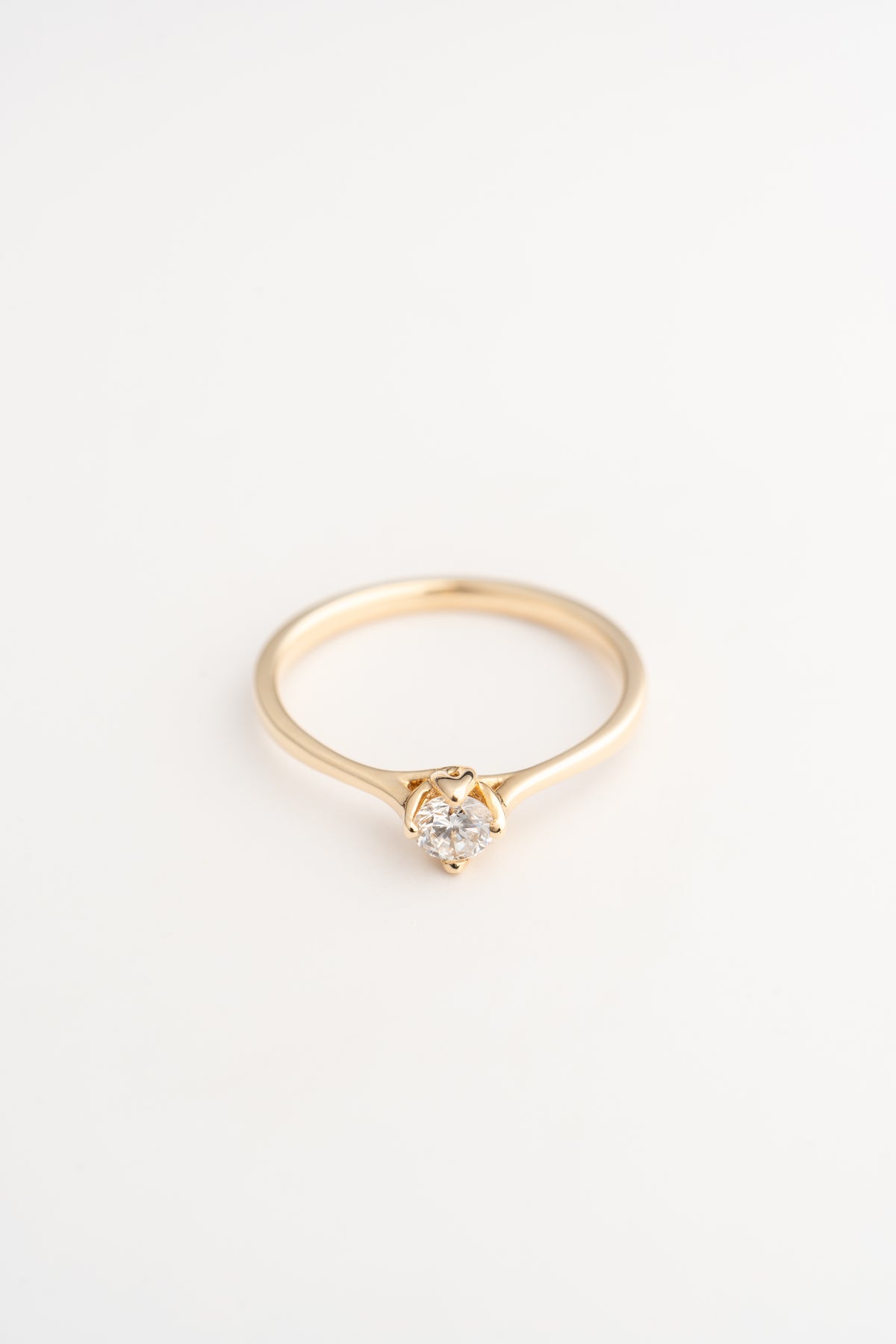 Floral Engagement Ring with Brilliant Solitaire – 14k Gold