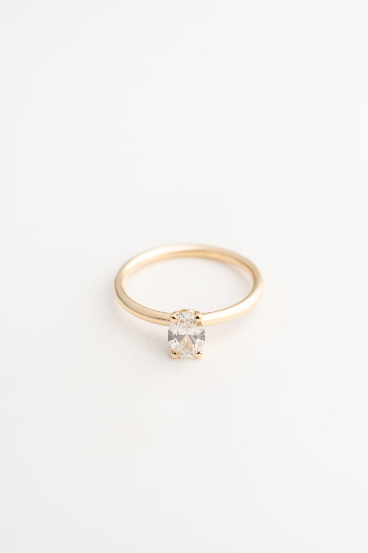 Single Band Engagement Ring with Oval Solitaire – 14k Gold