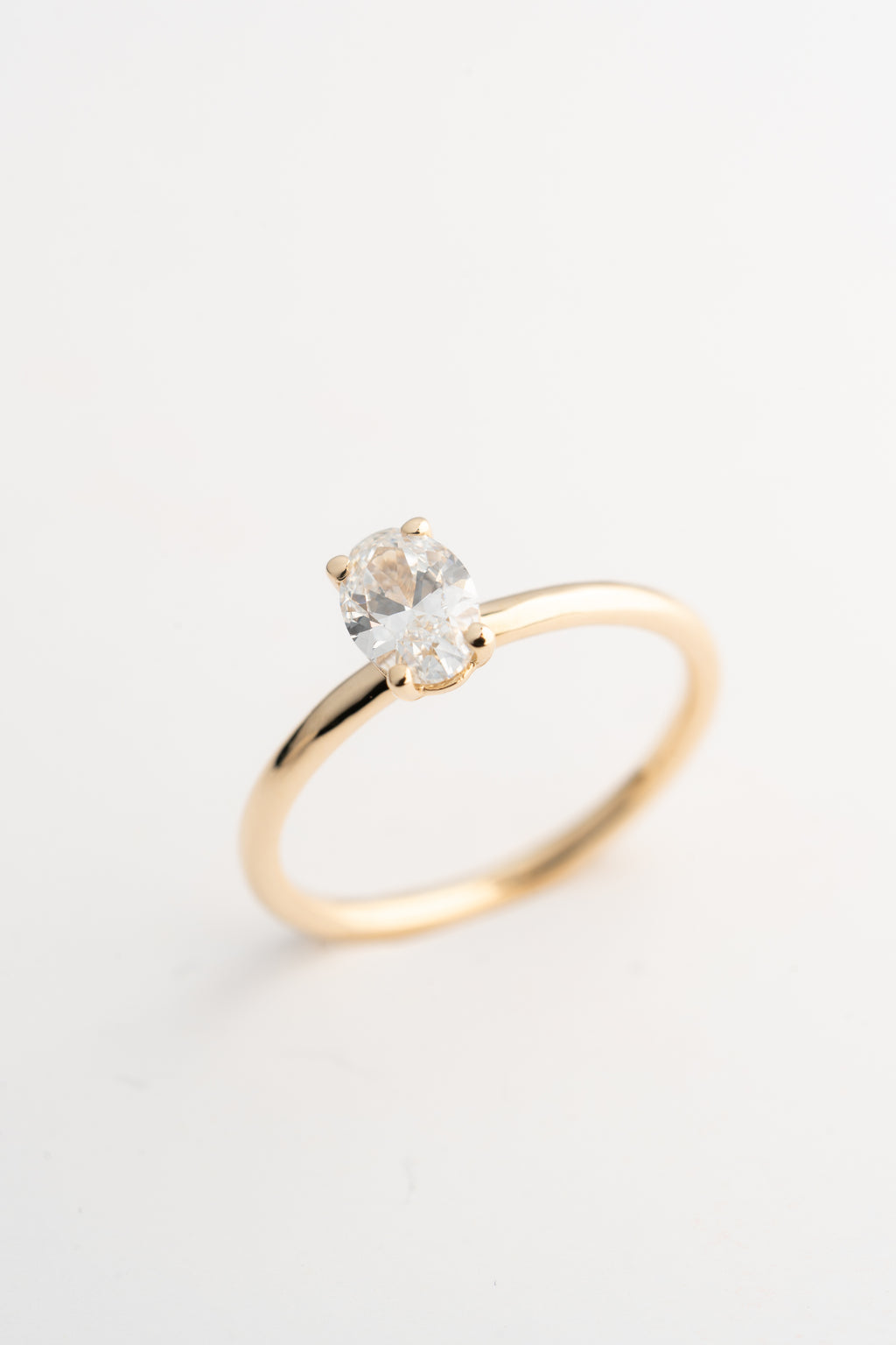 Single Band Engagement Ring with Oval Solitaire – 14k Gold