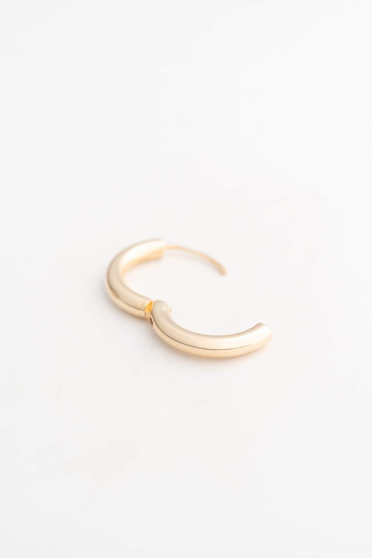 Round Huggie Earrings 2.5 mm - 14k Gold