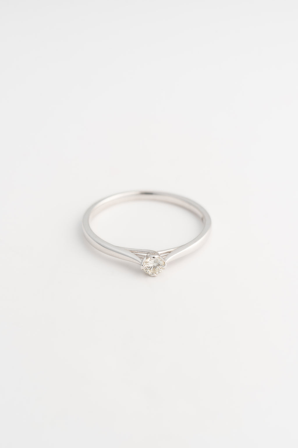 Floral Engagement Ring with Brilliant Solitaire – 14k White Gold
