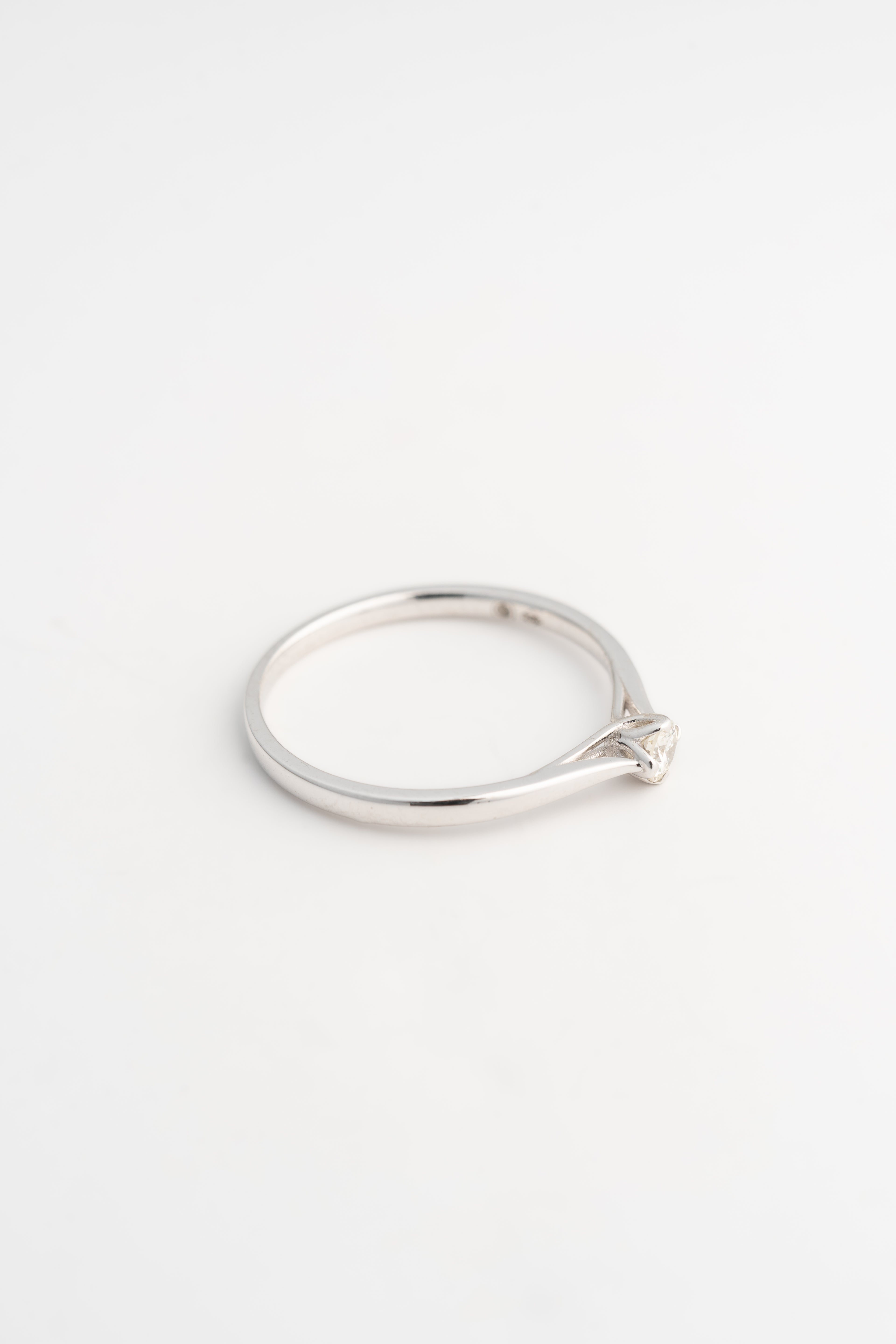 Floral Engagement Ring with Brilliant Solitaire – 14k White Gold