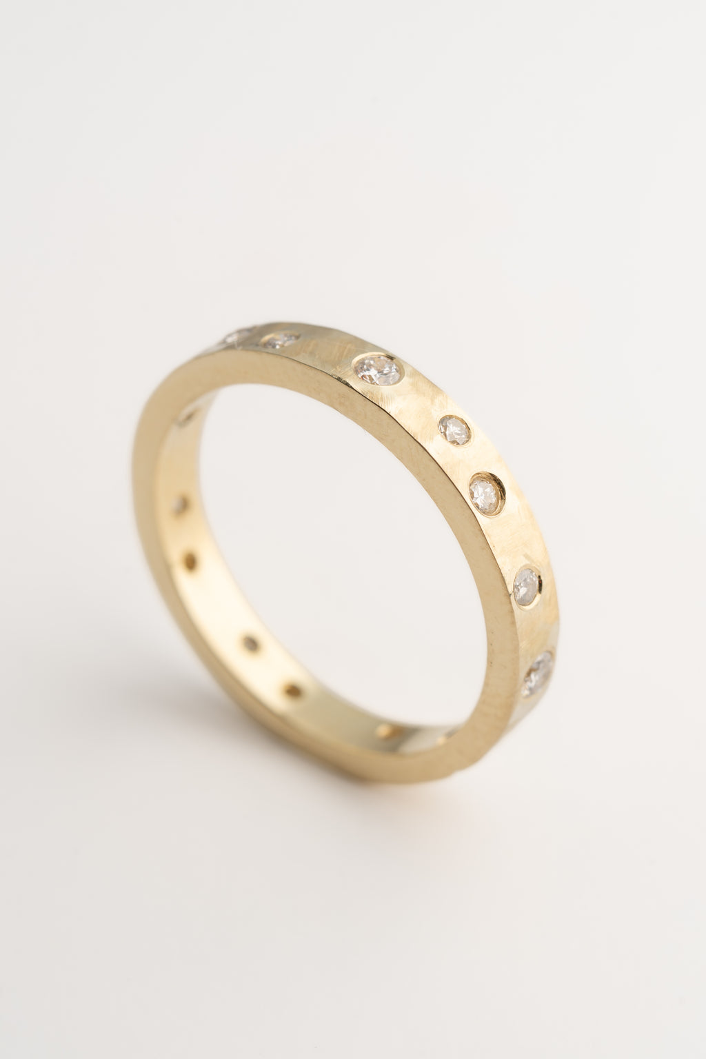 Asymmetric Diamond Band – 14k Gold