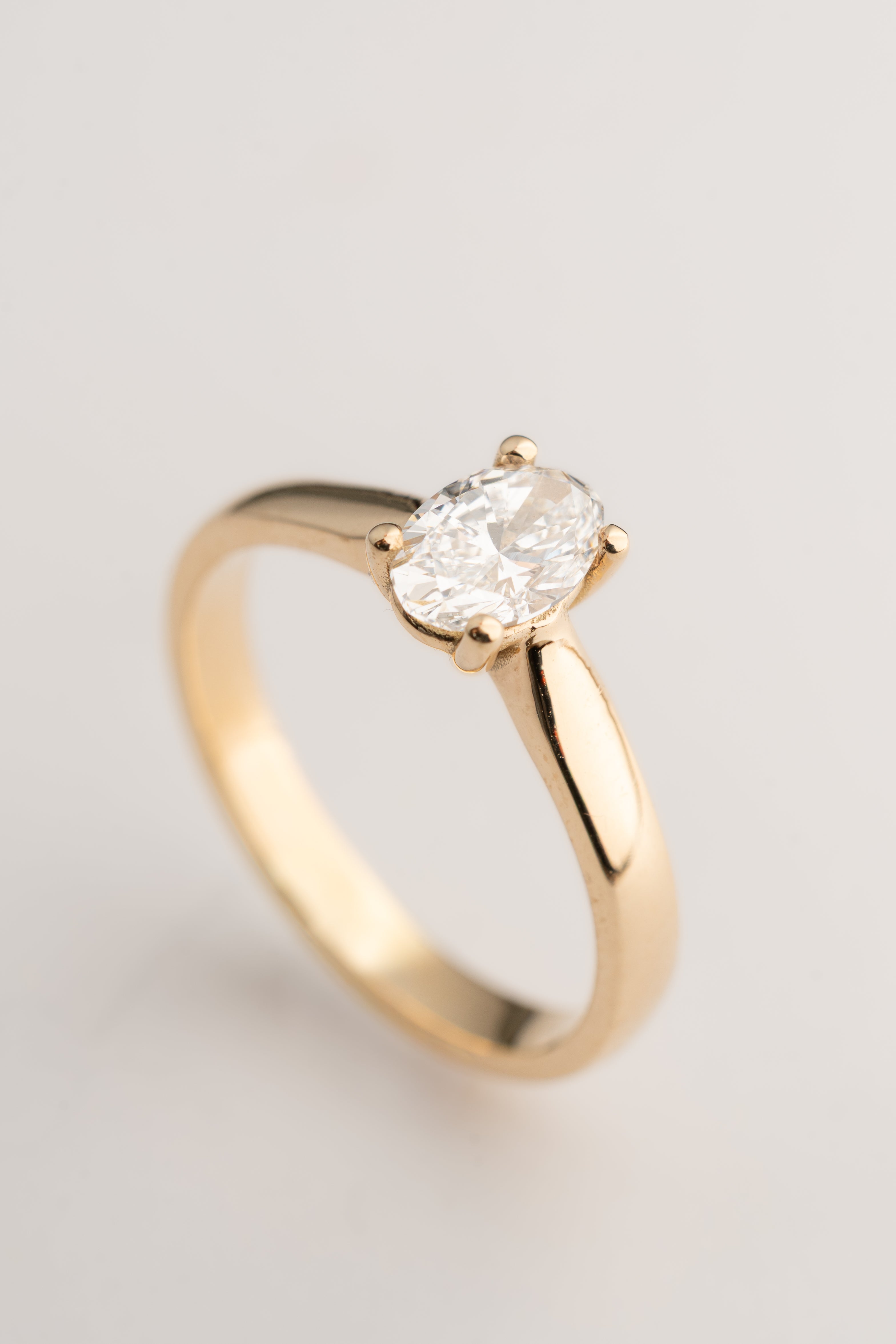 Classic Engagement Ring with Oval Solitaire - 14k Gold
